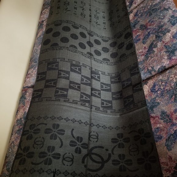 NWT various patterns, cashmere scarf, lucky 4 leaf clover, dk green/gold/black - Picture 1 of 10